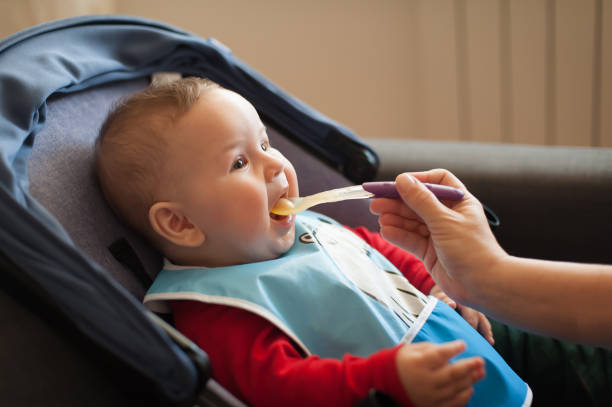 When Can Babies Feed Themselves? Milestones and Tips for Independent Feeding