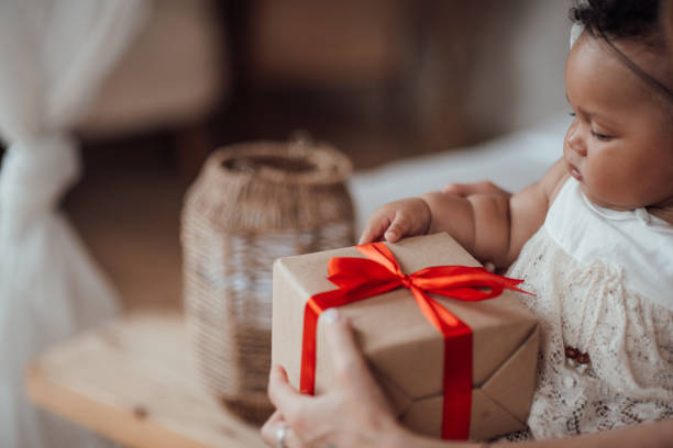 What Baby Gifts Are Suitable for Newborns?