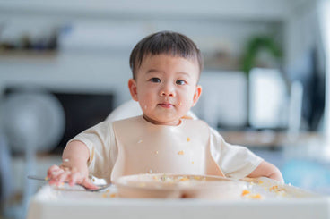 How Do Bibs Help Make Feeding Time Easier and Cleaner?