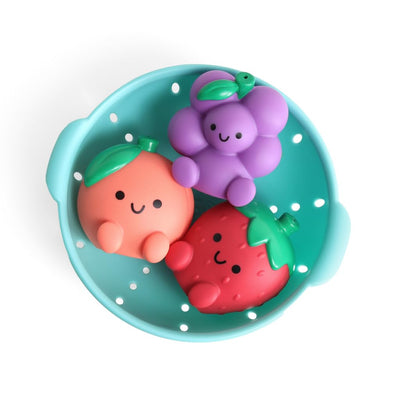 Itzy Ritzy Bath Squirter Toys – Set of 3 Textured, Fruit-Shaped Bath Toys & 1 Sprinkle Strainer – Itzy Splash Pals Promote Sensory Play, Cause & Effect, & Motor Skill Development – 6 Mos & Up (Fruit)