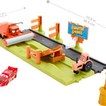 Mattel Disney and Pixar Cars Playset with 3 Toy Vehicles & 2 Ways to Play, Frank Escape & Stunt Race Set Includes Lightning McQueen