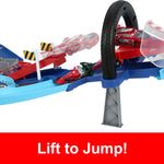 Mattel Disney and Pixar Cars Playset with 2 Toy Cars, Lightning McQueen & Francesco Bernoulli, GRC Jumping Raceway Track Set with Booster