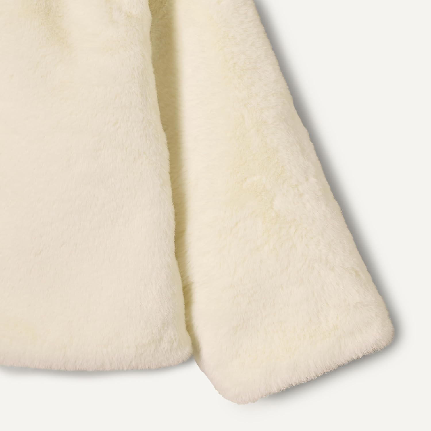 Amazon Essentials x Sofia Grainge Toddlers and Baby Girls' Faux Fur Jacket