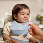 BabyBjörn Baby Feeding Set, 3 pcs, Powder Blue Includes Baby Plate, Baby Spoon, Dishwasher Safe Toddler Feeding Set for self-Feeding or Baby-led weaning