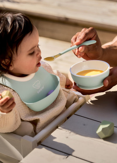 BabyBjörn Baby Feeding Set, 3 pcs, Powder Green | Includes Baby Plate, Baby Fork, Baby Spoon, and Baby Cup | Dishwasher Safe | Toddler Feeding Set for self-Feeding or Baby-led weaning