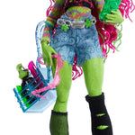 Monster High Venus McFlytrap Doll, Plant Monster with Pet Cat Chewlian & Accessories Like Backpack, Notebook, Snacks & More