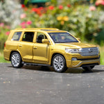 WAKAKAC Toy Car Compatible for 1：32 Land Cruiser Model Car, Pull Back Diecast Collectible Car with Sounds＆Lights for Kids Boys Girls and Adults, Gift Golden