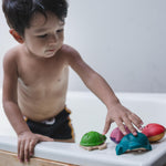 PlanToys® Sea Life Bath Set Wooden Montessori Tactile and Imaginative Water Play Toy | Fine Motor, Sensory Exploration and Cause and Effect Learning | Eco Friendly Ocean Bath Activity