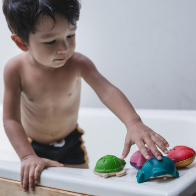 PlanToys® Sea Life Bath Set Wooden Montessori Tactile and Imaginative Water Play Toy | Fine Motor, Sensory Exploration and Cause and Effect Learning | Eco Friendly Ocean Bath Activity