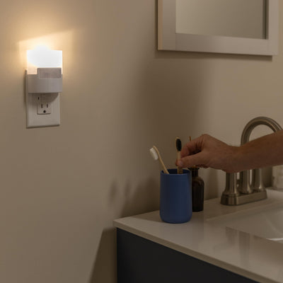 GE LED Motion Sensor Night Light, Plug into wall, 40 Lumens, Soft White, UL-Certified, Energy Efficient, Ideal Nightlight for Bedroom, Bathroom, Kitchen, Hallway, 46632, White, 2 Pack