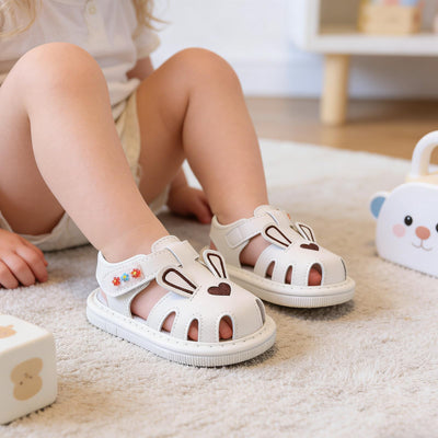 Kutterild Baby Boys Girls Summer Sandals Cute Bear Pattern Squeaky Shoes Non-Slip Newborn First Walking Shoes (Ivory, 6-9 Months)