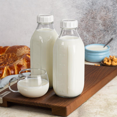 Dwbligt 32 oz Reusable Glass Milk Bottles with Silicone Dispenser Cap, 2 Pack Glass Jars with Airtight Screw Lid, Leak Proof Juice Bottles with Scale Mark Breastmilk Storage Container for Fridge