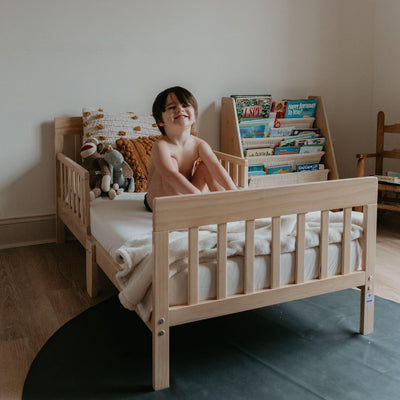 Dream On Me Finn Toddler Bed in Vintage White Oak, Greenguard Gold and JPMA Certified, Non-Toxic Finish, Made of Sustainable New Zealand Pinewood, Low-to-Floor Design with Safety Guard Rails