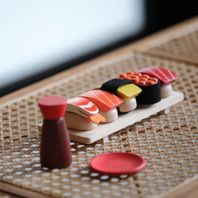 PlanToys® Wooden Pretend Play Food Sushi Kit for Kids | Kitchen Toy Includes Sushi Rolls, Nigiri, Soy Sauce Bottle & Serving Tray | Montessori Kitchen Role Play Toy for Toddlers