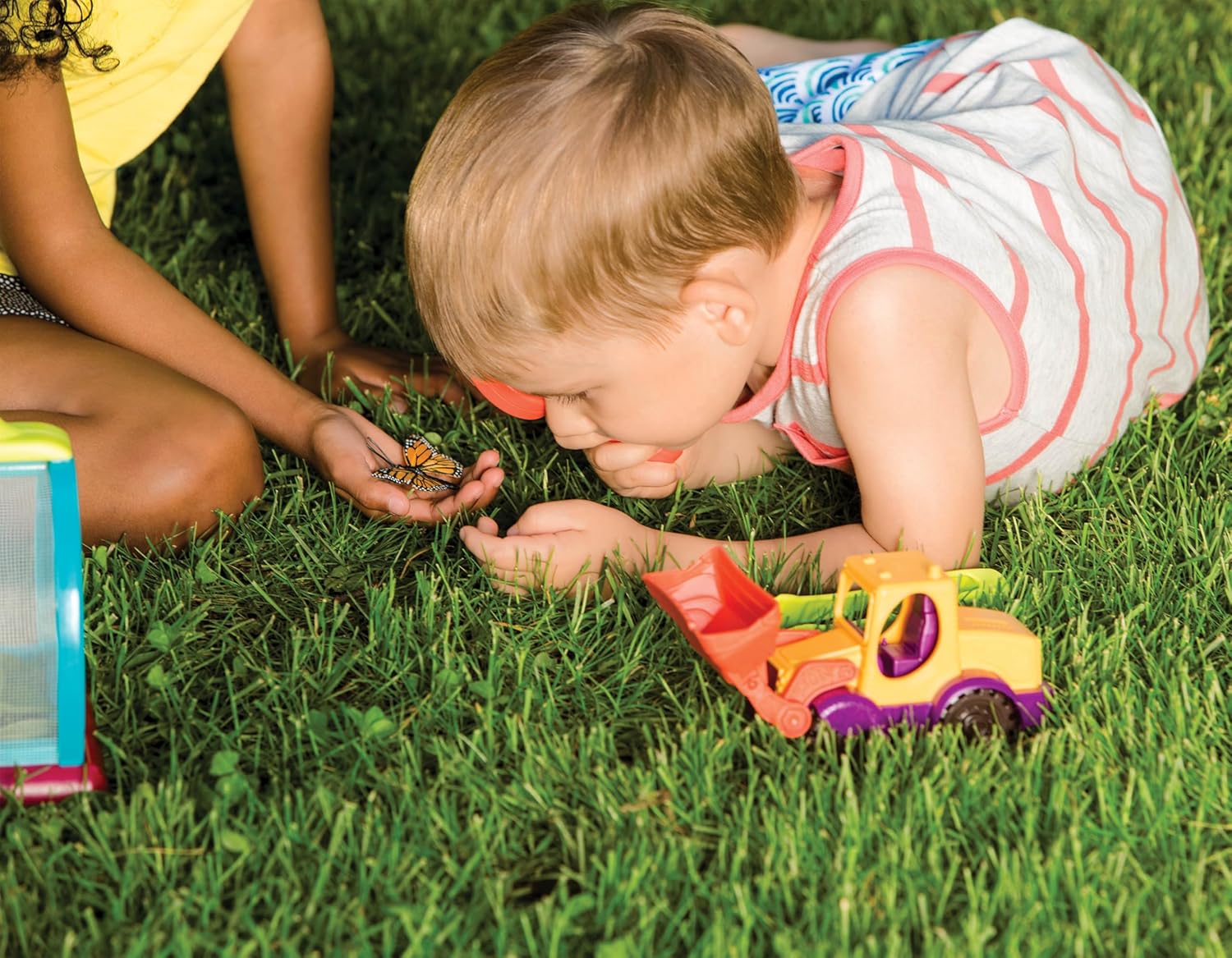 B. toys - Bug Bungalow Insect Catching Kit with Mesh Case, Magnifying Container, Tweezers & Magnifier - Educational Outdoor Toys for Toddlers - Nature Exploration Set for Kids 3+ Years