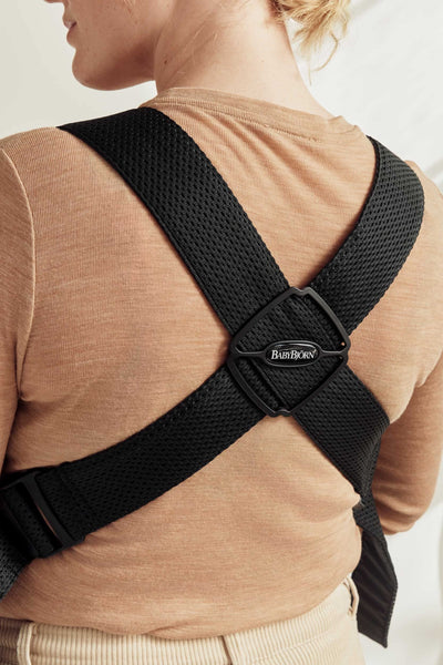 BabyBjörn Baby Carrier Mini, Black, 3D Mesh | Newborn Carrier (7-25 lbs), Ergonomic, Easy-to-Use