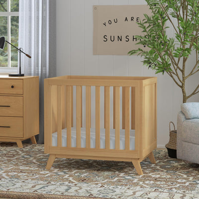 Davinci Otto 3-in-1 Mini Baby Crib with 4 Inch Mattress Included - GREENGUARD Gold Certified - Baby Crib Convertible to Toddler Bed & Daybed - 4 Adjustable Heights - Easy to Assemble - Honey